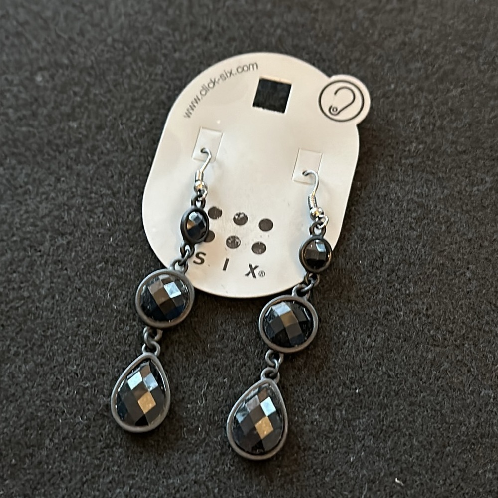 Six 3 section black drop pierced earrings NWT multi facet cut catches li…